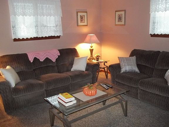 bedroom/tv room