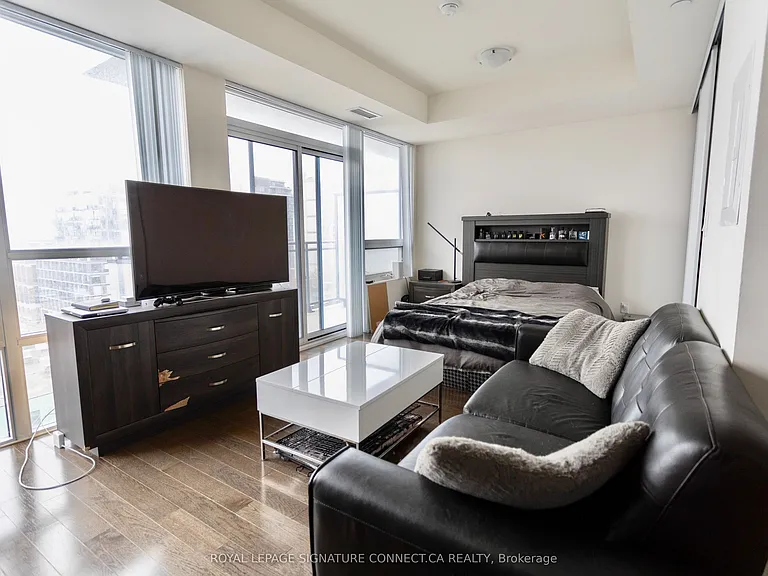 460 Adelaide St E #1112 — Photo 3