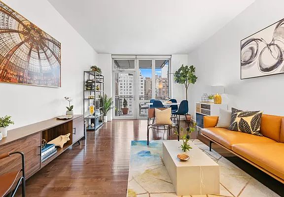 3rd image of 225 E 34th St APT 10D