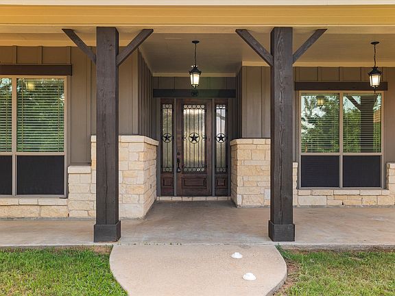 2nd image of 402 N Parkway Dr