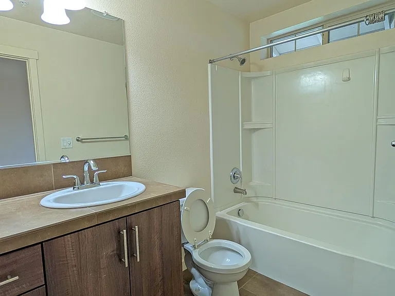7936 NE Miriam Way — Photo 10