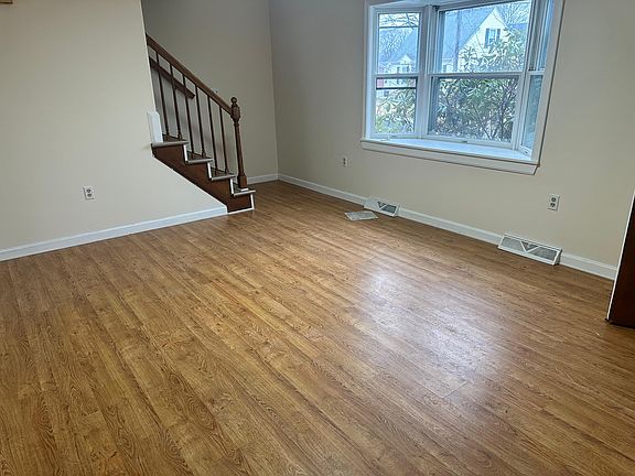 4th image of 18 Tobin Ave