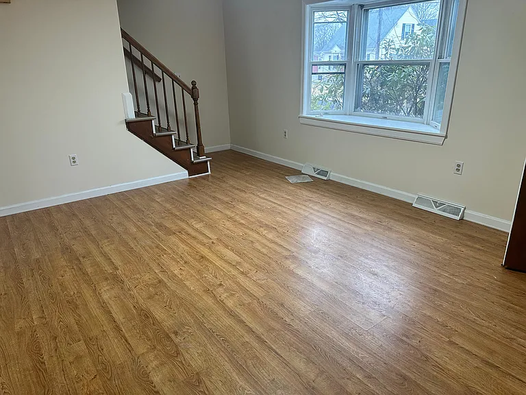 18 Tobin Ave — Photo 3
