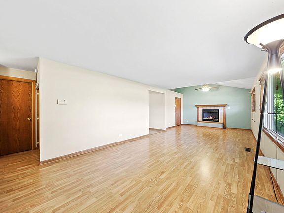 5th image of 4601 187th St