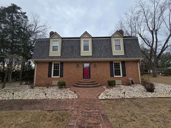 409 N Fulton St, Raeford, NC 28376