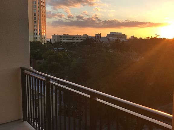 3rd image of 204 W Hyde Park Pl APT 612