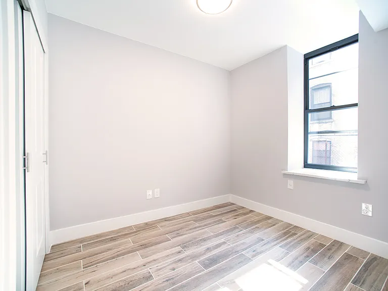 570 W 183rd St #BASEMENT — Photo 5