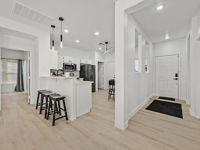 9825 Garamound Ave — Photo 9