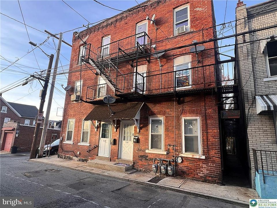 1st image of 735 Laufer St #737