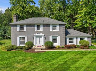 487 Henley Dr, Bloomfield Hills, MI 48304