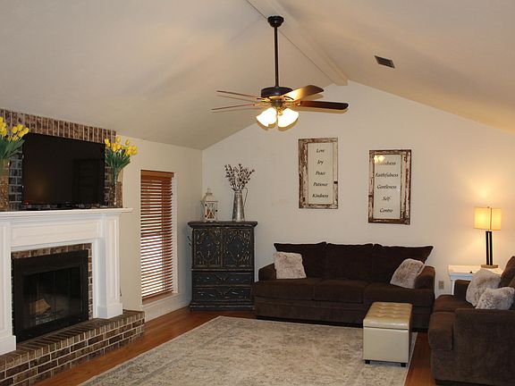3rd image of 514 Muscadine Ln