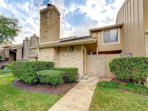 FRONT OF THIS LOVELY RENOVATED TOWNHOME IN WEST HOUSTON