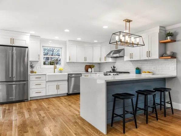 11 Purcell Rd, Arlington, MA 02474