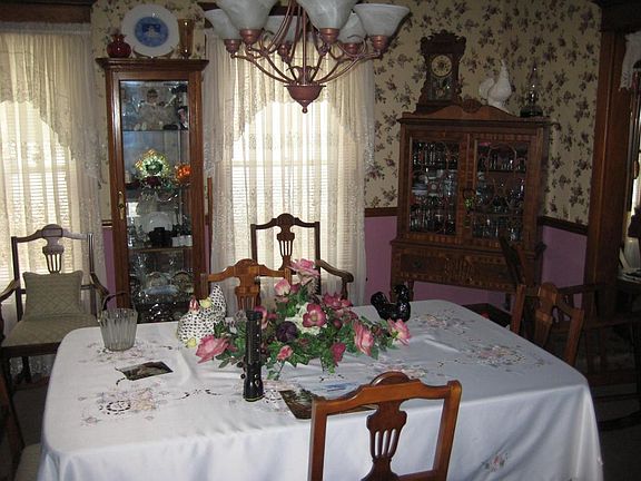 3rd image of 319 Stafford St