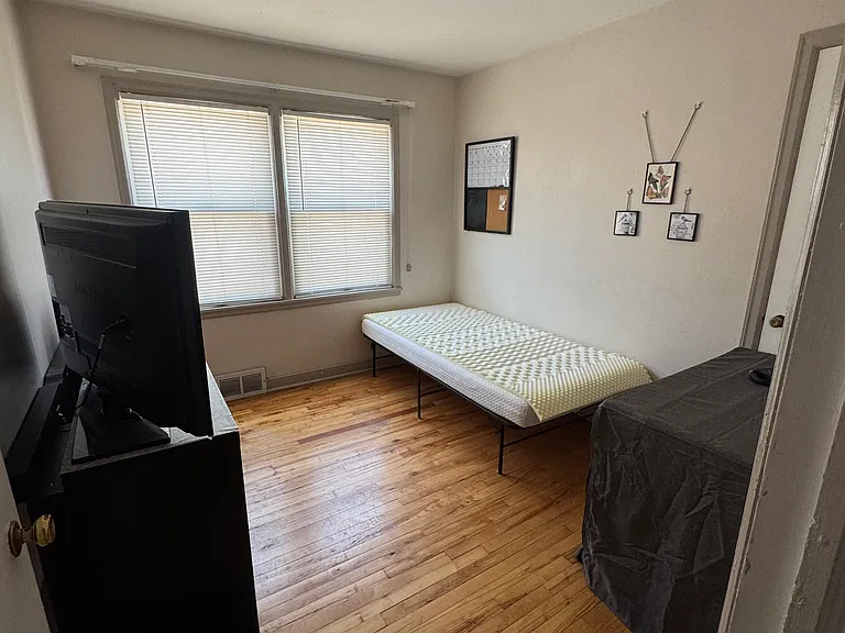 1819 E 46th St #1819 — Photo 8