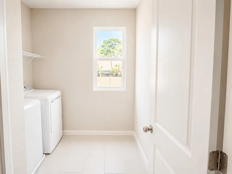 560 Summit River Dr — Photo 33