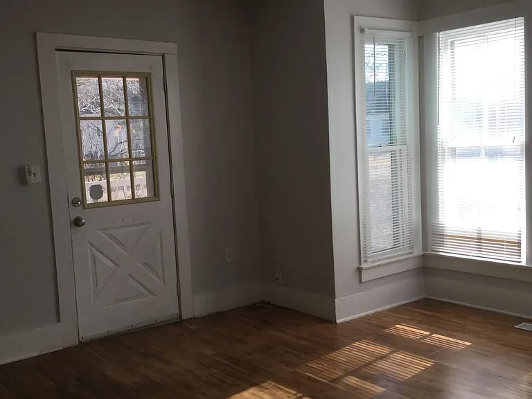 810 N Oak St — Photo 10