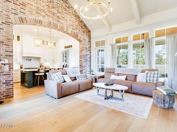 5th image of 202 Ashgrove Ln