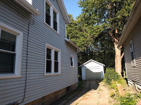3rd image of 320 Haag Ct