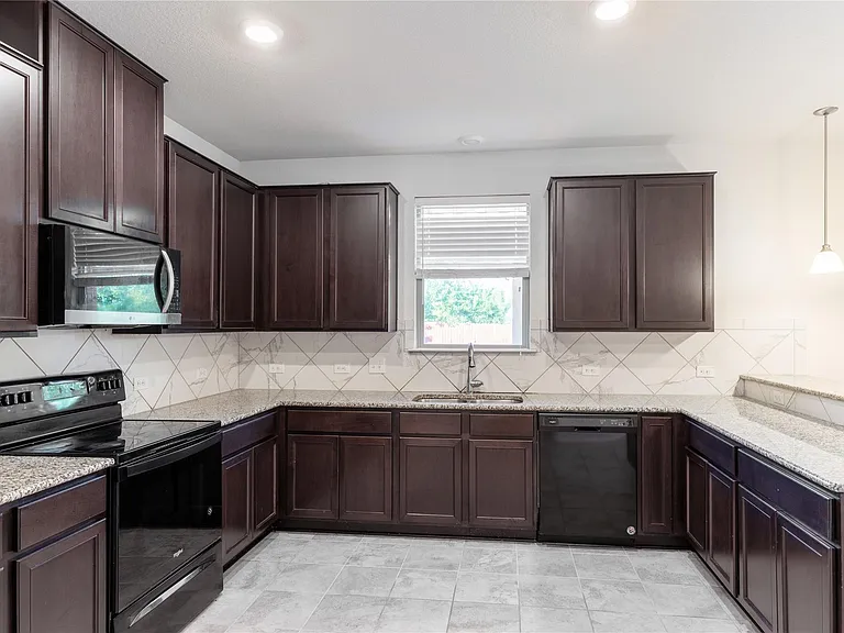 606 Screech Owl Dr — Photo 23