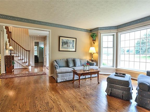 5th image of 11 Hadley Ct