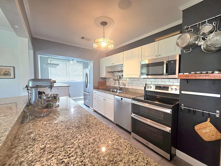 1010 E Maxwell St — Photo 6