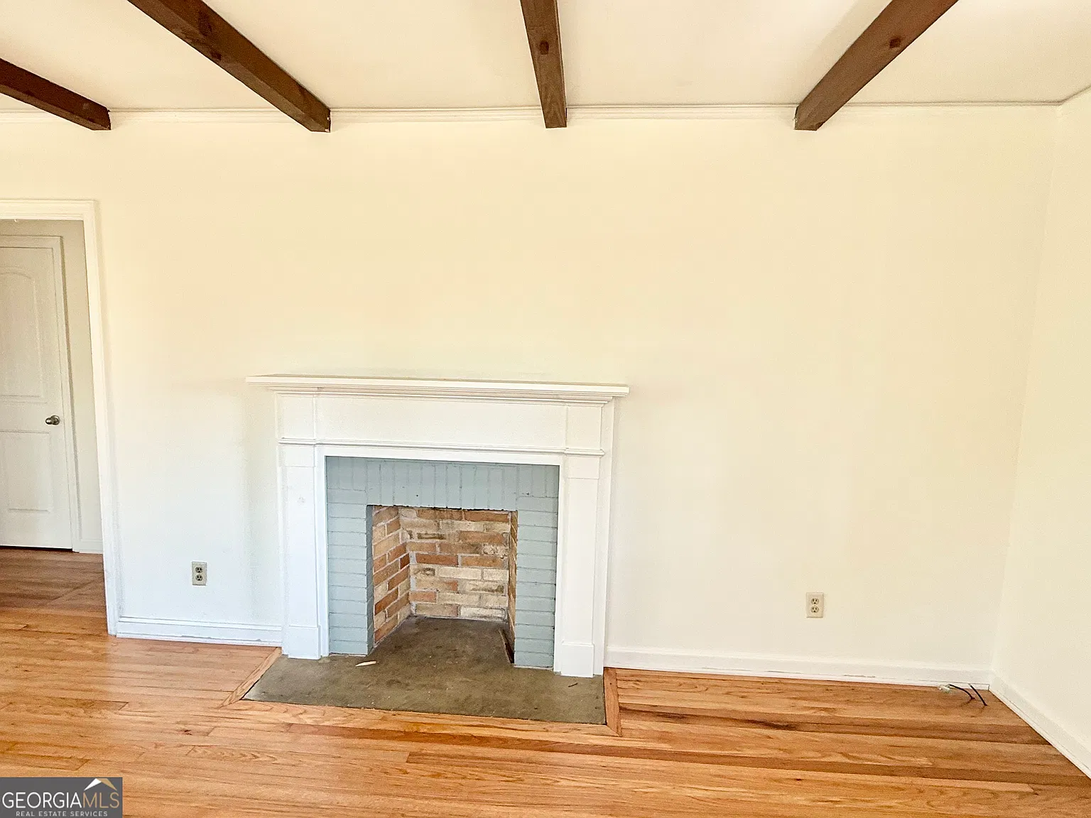2 bed, 1.0 bath, 1862 sqft, $1,300 — Photo 3