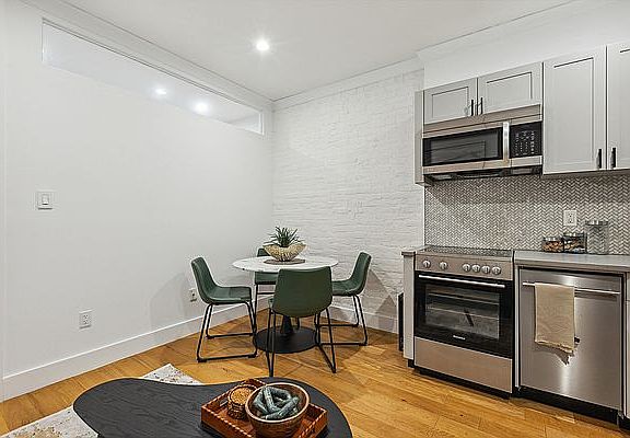 3rd image of 1290 1st Ave #3RS