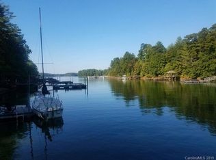 1570 Southpointe Dr, Morganton, NC 28655