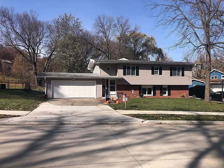 3729 Northwood Dr NE — Photo 1