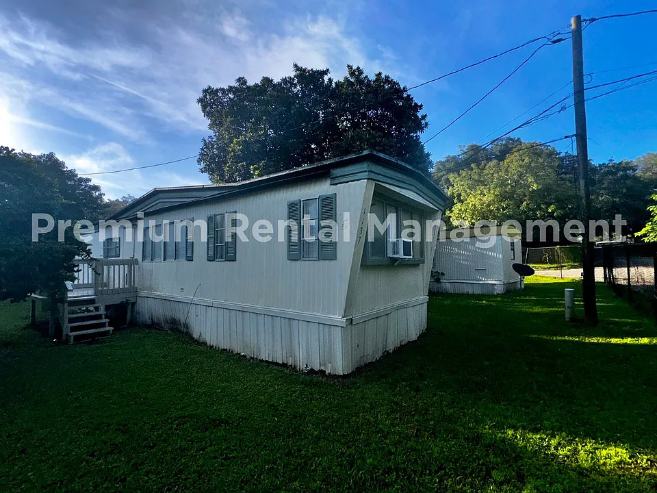 1137 S Christiana Ave