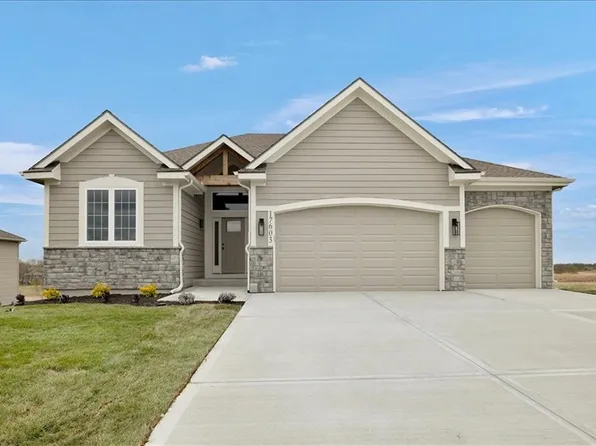 17507 Grey Hawke Rdg, Smithville, MO 64089