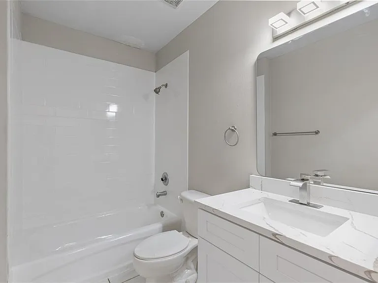 522 Villa Del Sol Cir #201 — Photo 13