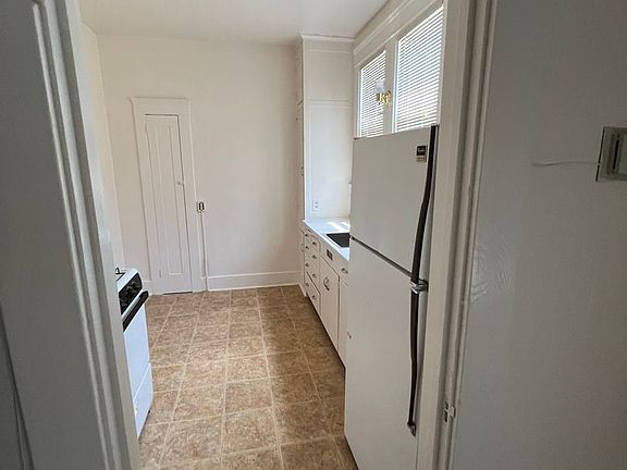 4th image of 319 S Church St APT B