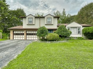53 Twin Circle Dr, Rochester, NY 14624
