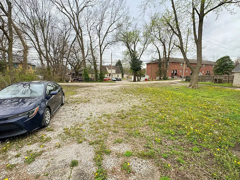 416 Grover St — Photo 22