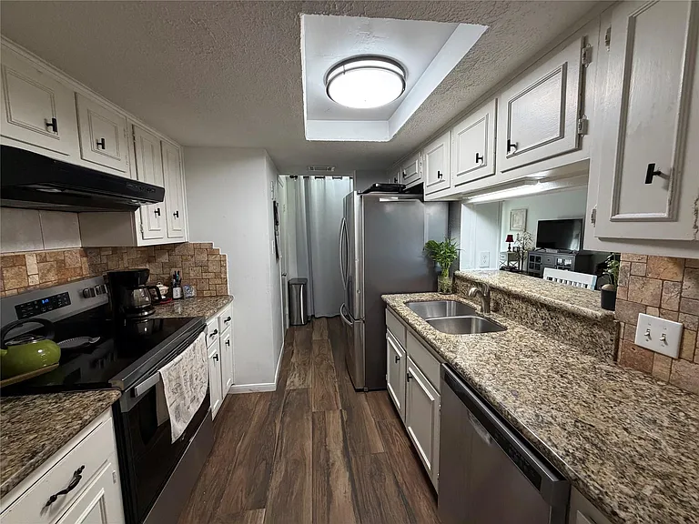 9519 Clanton St — Photo 3