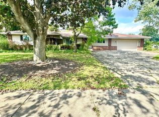 2147 Sarkies Dr NE, Warren, OH 44483