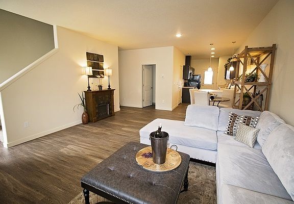 2nd image of 901 SE 11th Pl