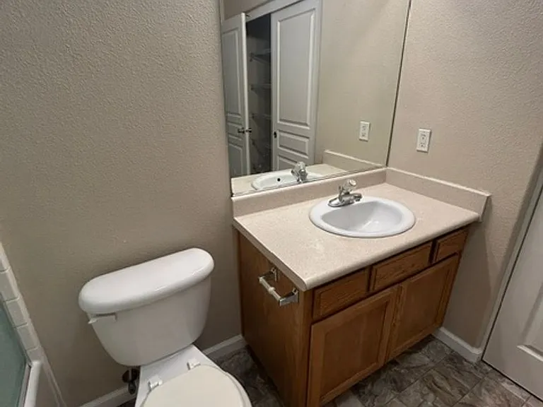 814 W James Ct — Photo 15