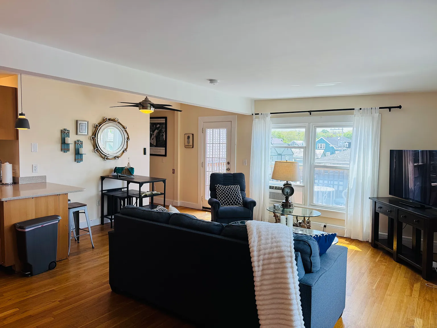 635 Thames St — Photo 2