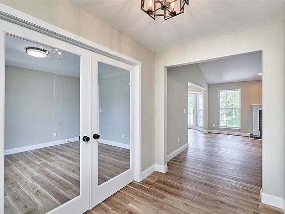 3rd image of 1127 Whispering Pines Dr