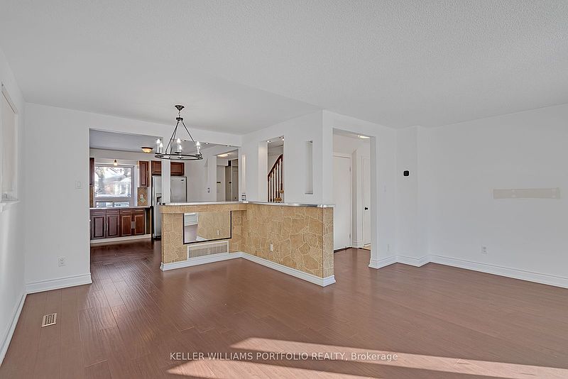 Ajax House for rent - 5 Bedrooms — photo 15