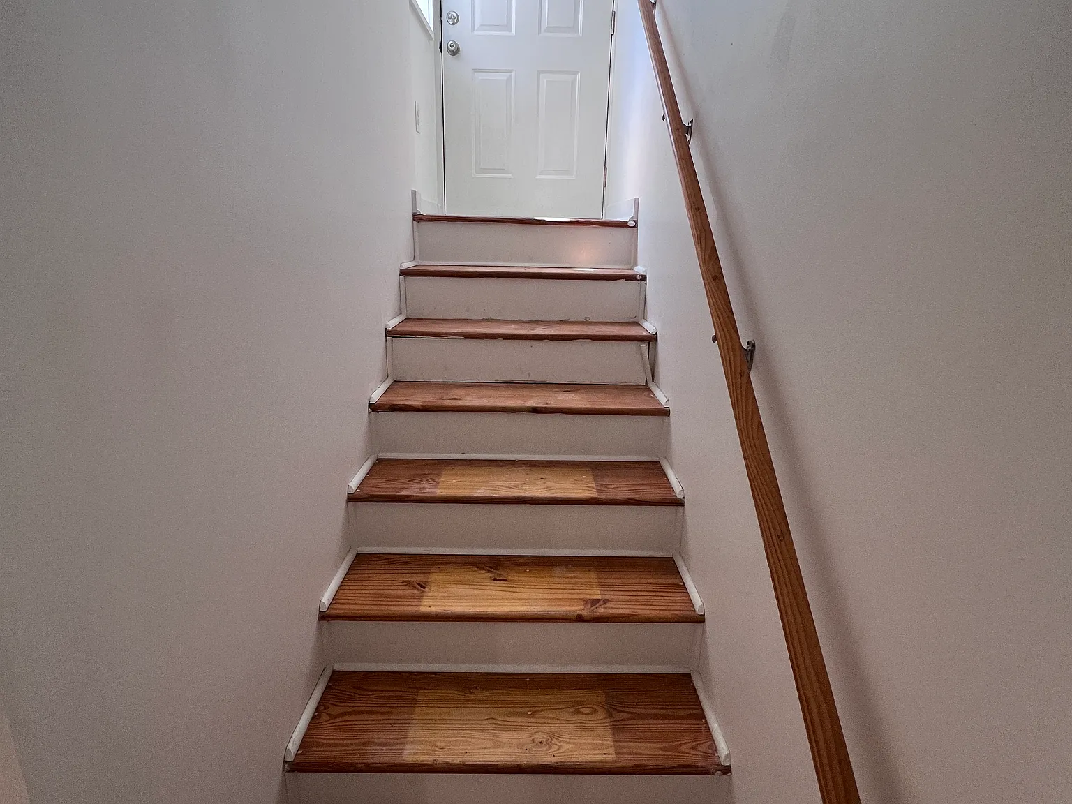 1 bed, 880 sqft, $1,300 — Photo 2