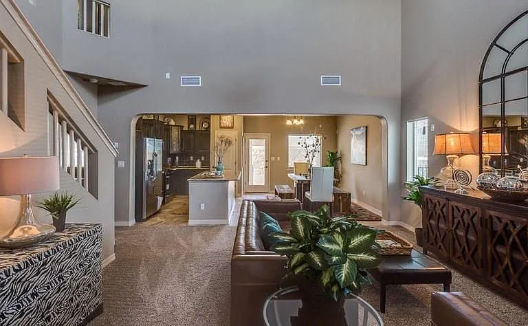 7536 Wolf Creek Dr — Photo 2