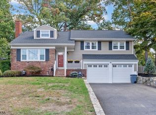 8 Randolph Dr, Morristown, NJ 07960