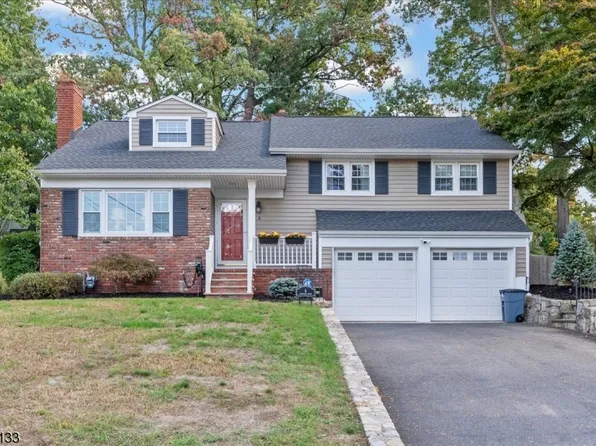 8 Randolph Dr, Morristown Town, NJ 07960