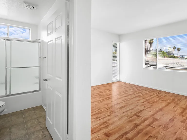 1828 Purdue Ave #203 — Photo 27