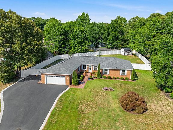 2nd image of 18 Quailwood Pkwy