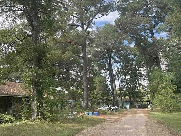 Exterior Neighborhood (street photo)